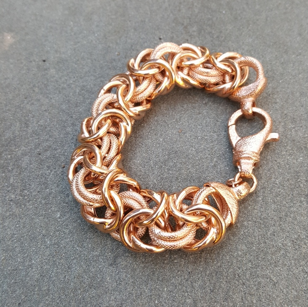 18K rose gold bracelet embraced in bronze